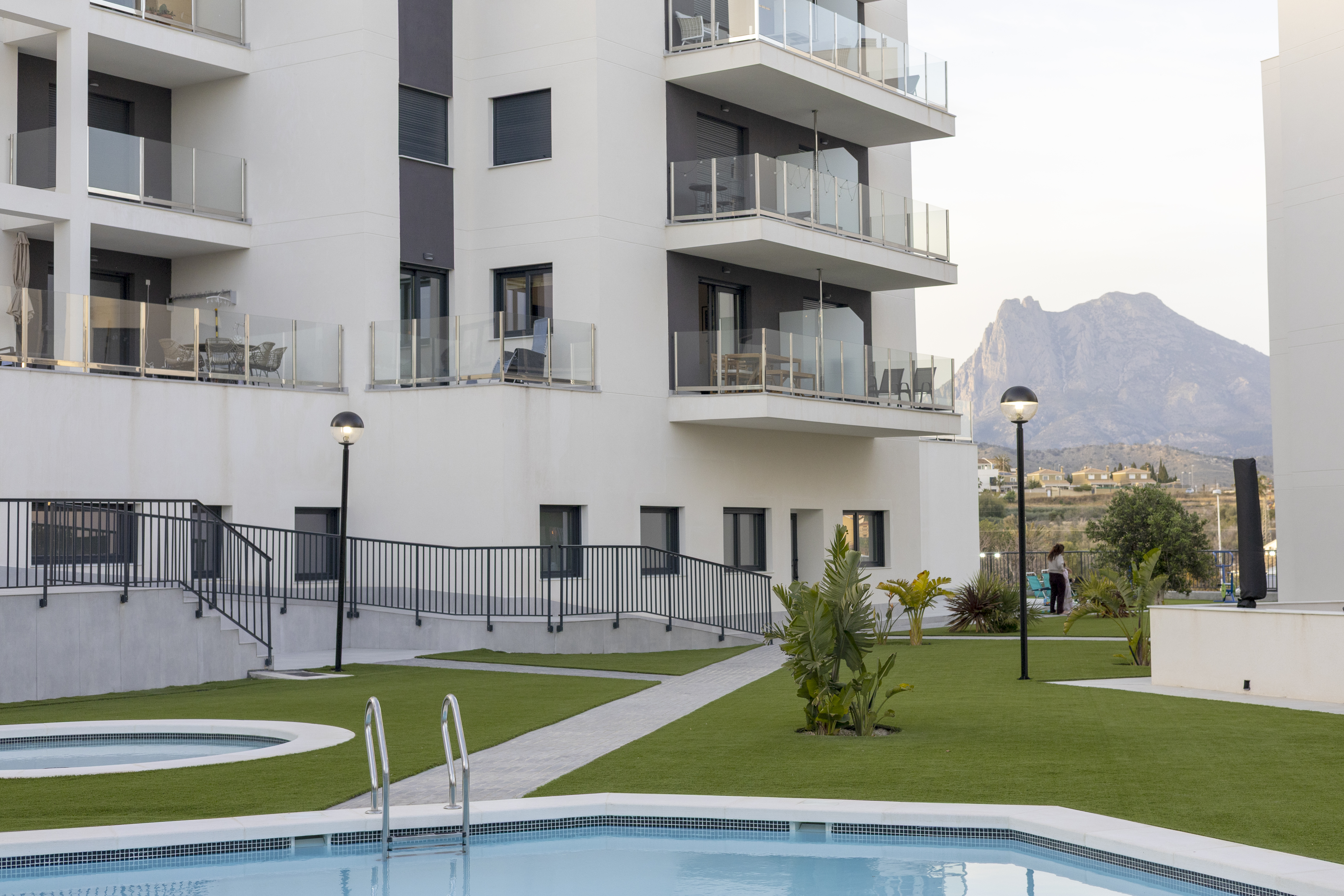 Exterior with the Puig Campana mountain in the distance